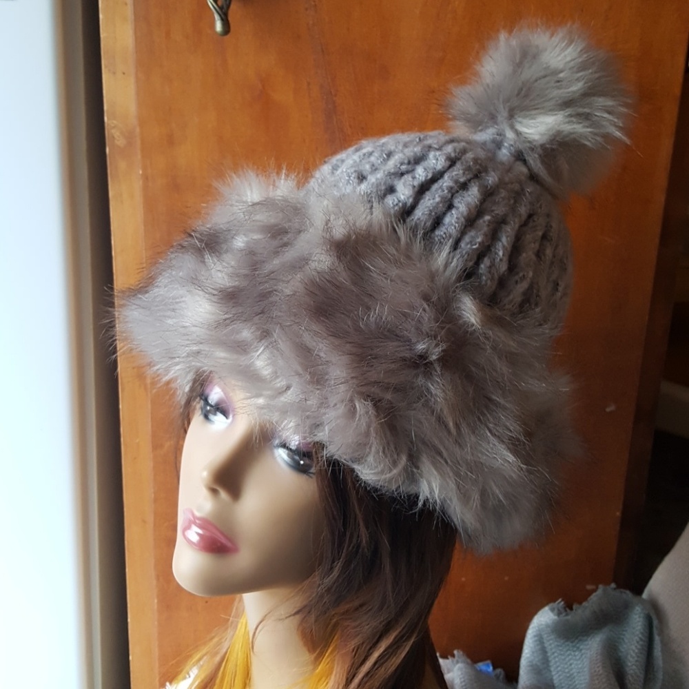 Faux fur knit hat with Pom Pom